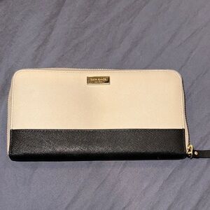 Kate Spade Cream and Black Zip Wallet